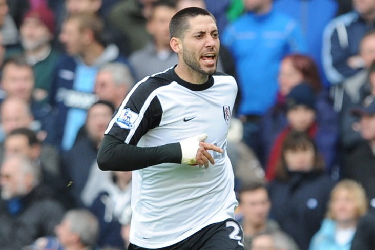 Clint Dempsey in het shirt van Fulham FC