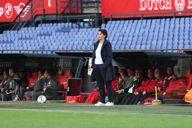 Linda Helbling in De Kuip