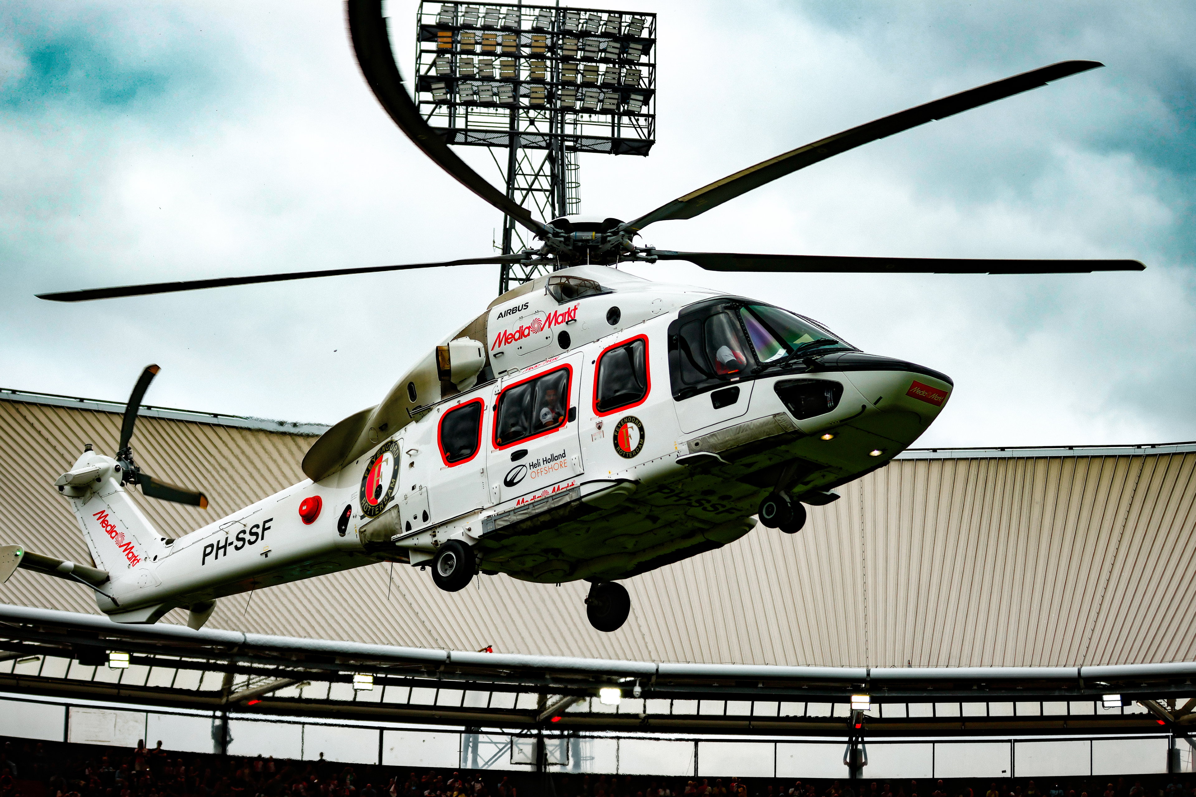 De helikopter landt in De Kuip tijdens Feyenoord Festival