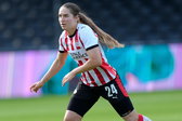 Emmeke Henschen in actie namens PSV
