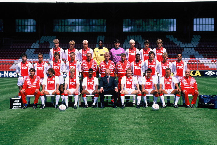 Ajax in het seizoen 1989/90 in de TDK-tenues