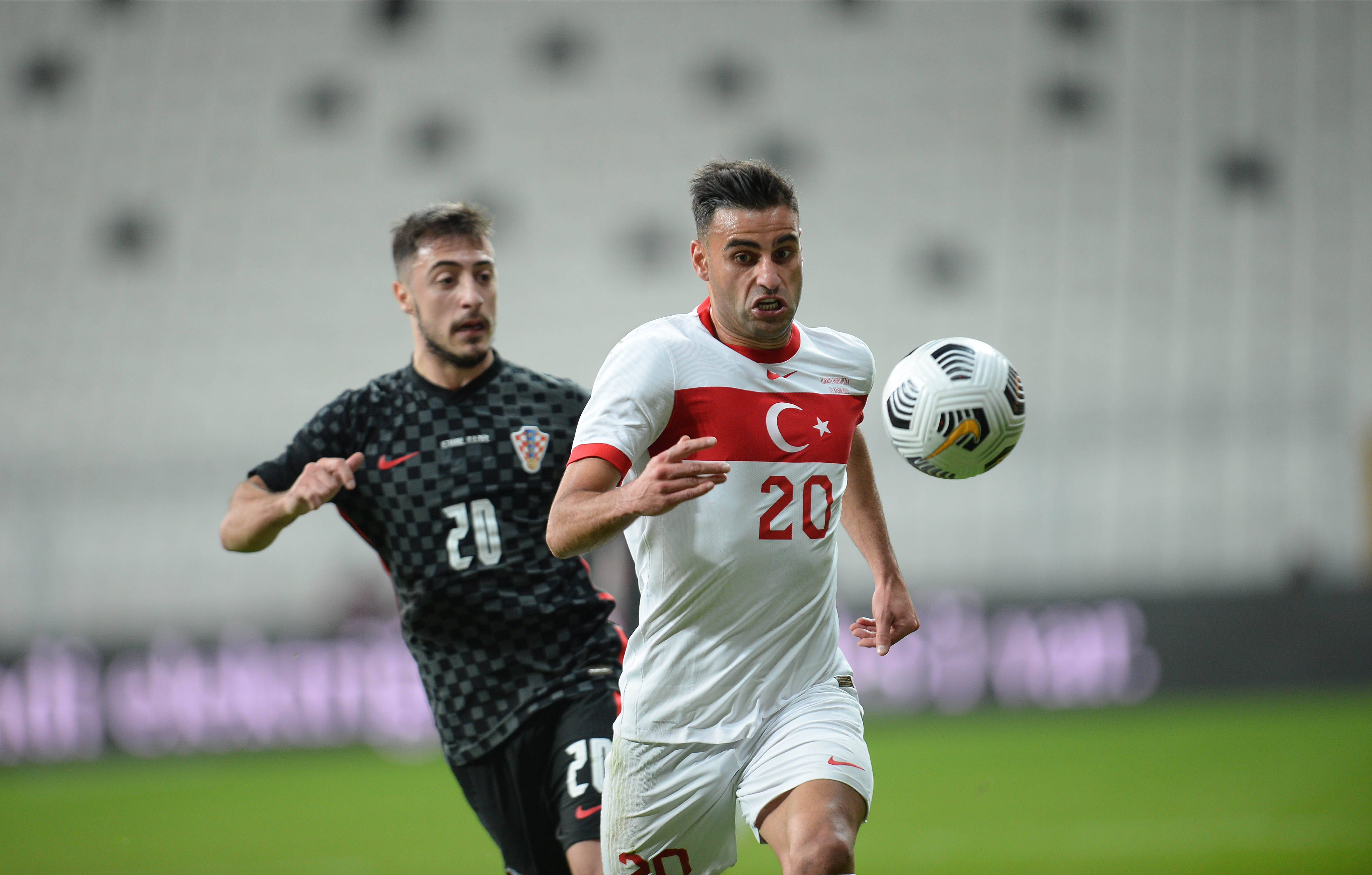 Deniz Türüc in het shirt van Turkije
