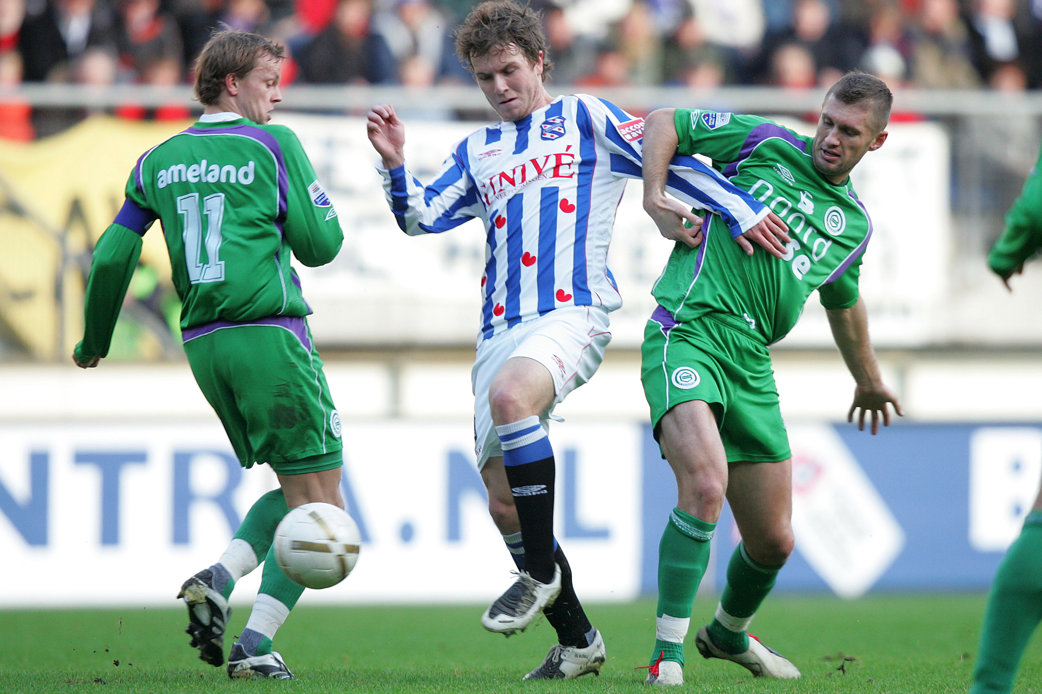 Michael Bradley met Erik Nevland en Evgeniy Levchenko