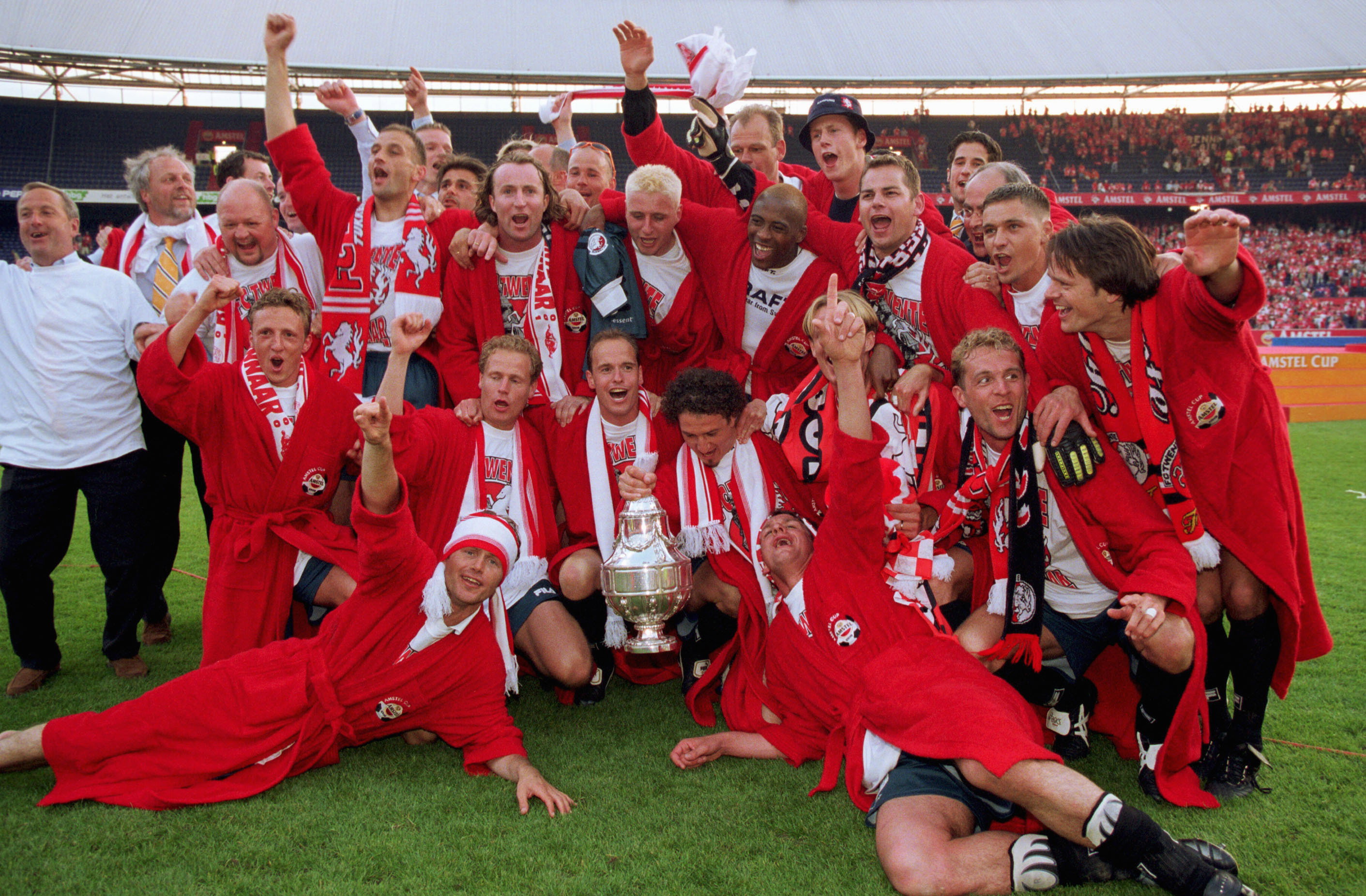 FC Twente viert de bekerwinst in 2001