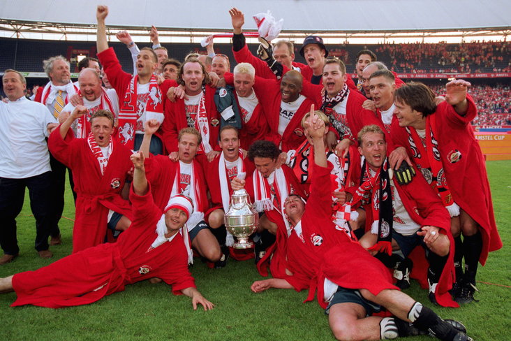 FC Twente viert de bekerwinst in 2001