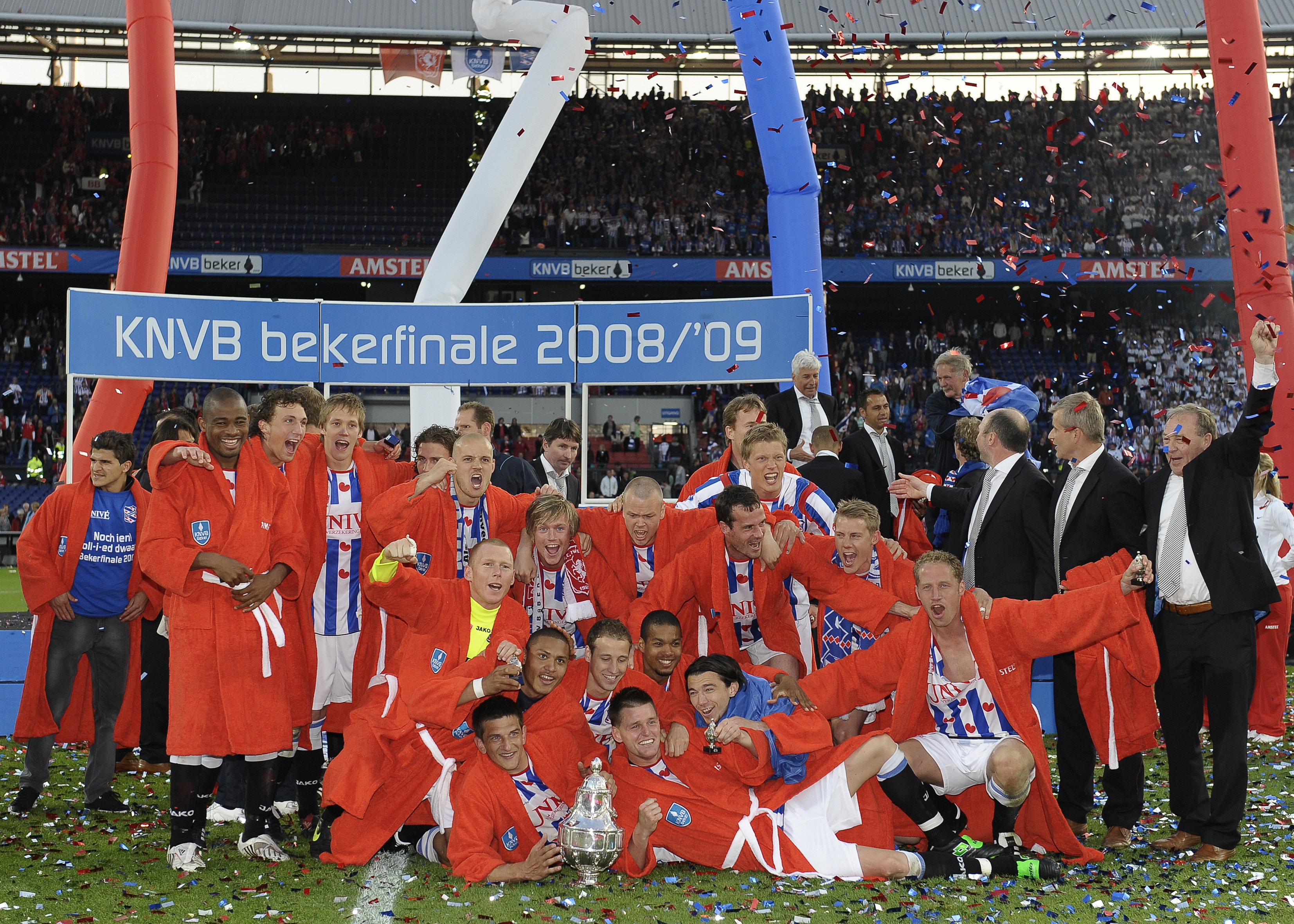 SC Heerenveen viert de bekerwinst