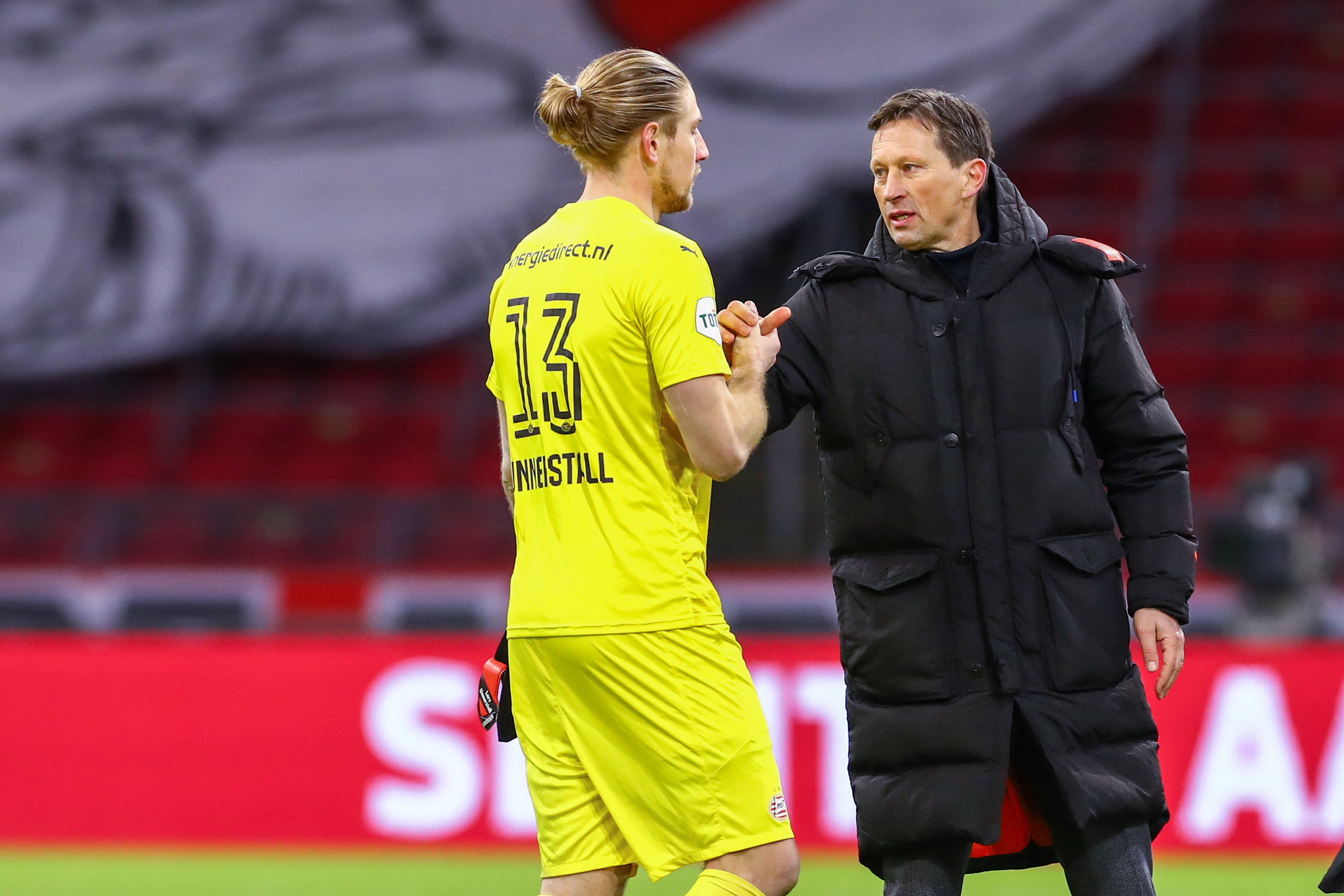 Lars Unnerstall en Roger Schmidt namens PSV