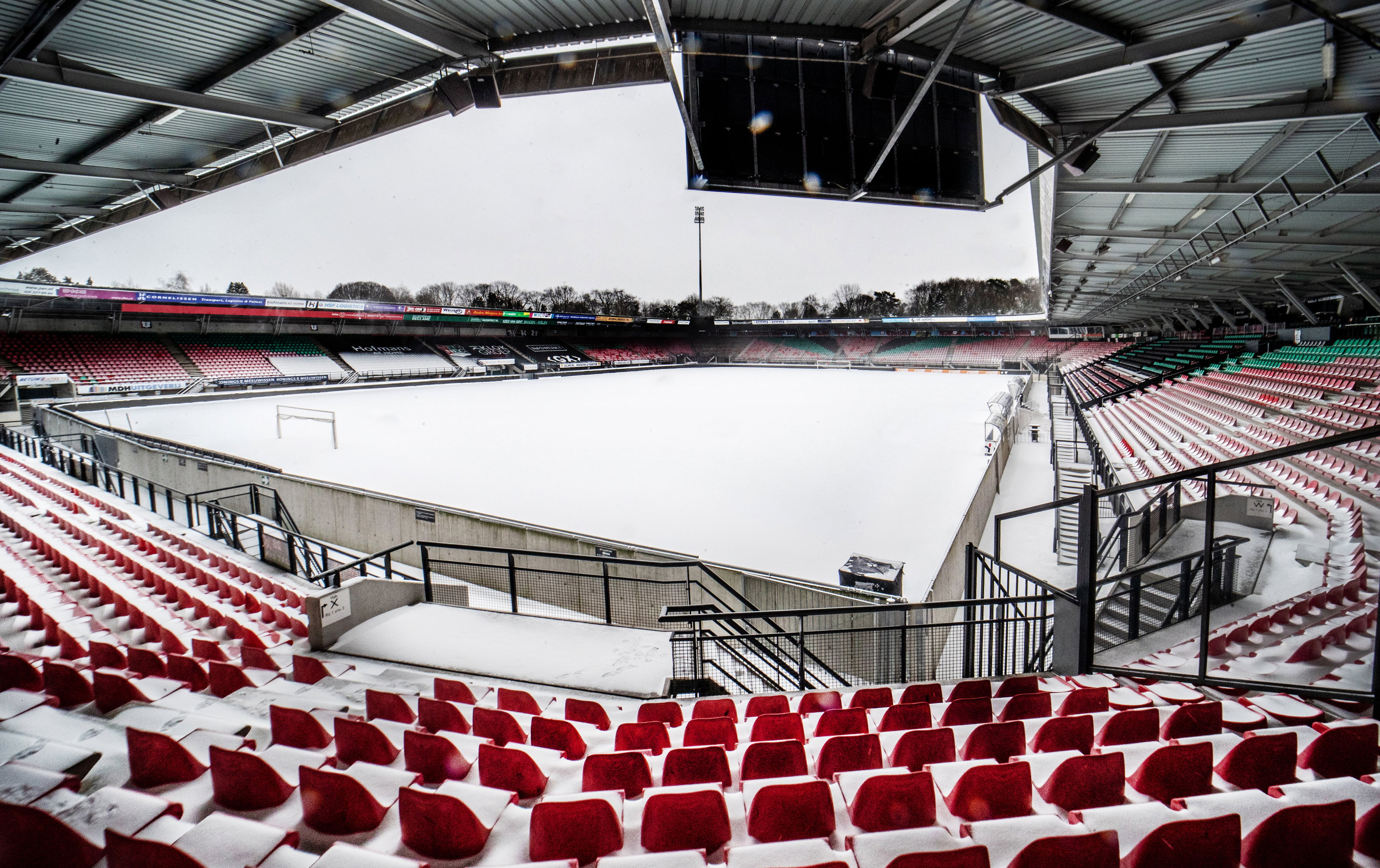 Sneeuw in het Goffertstadion