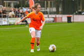 Marlous Pieëte bij de oud-OranjeLeeuwinnen in 2019