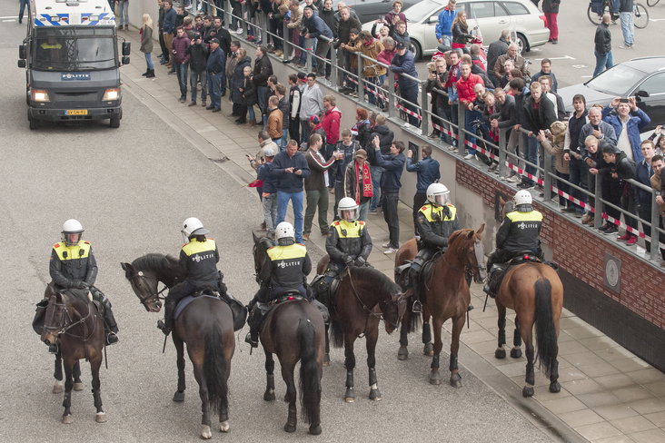 Politie bij Grolsch Veste (archief)
