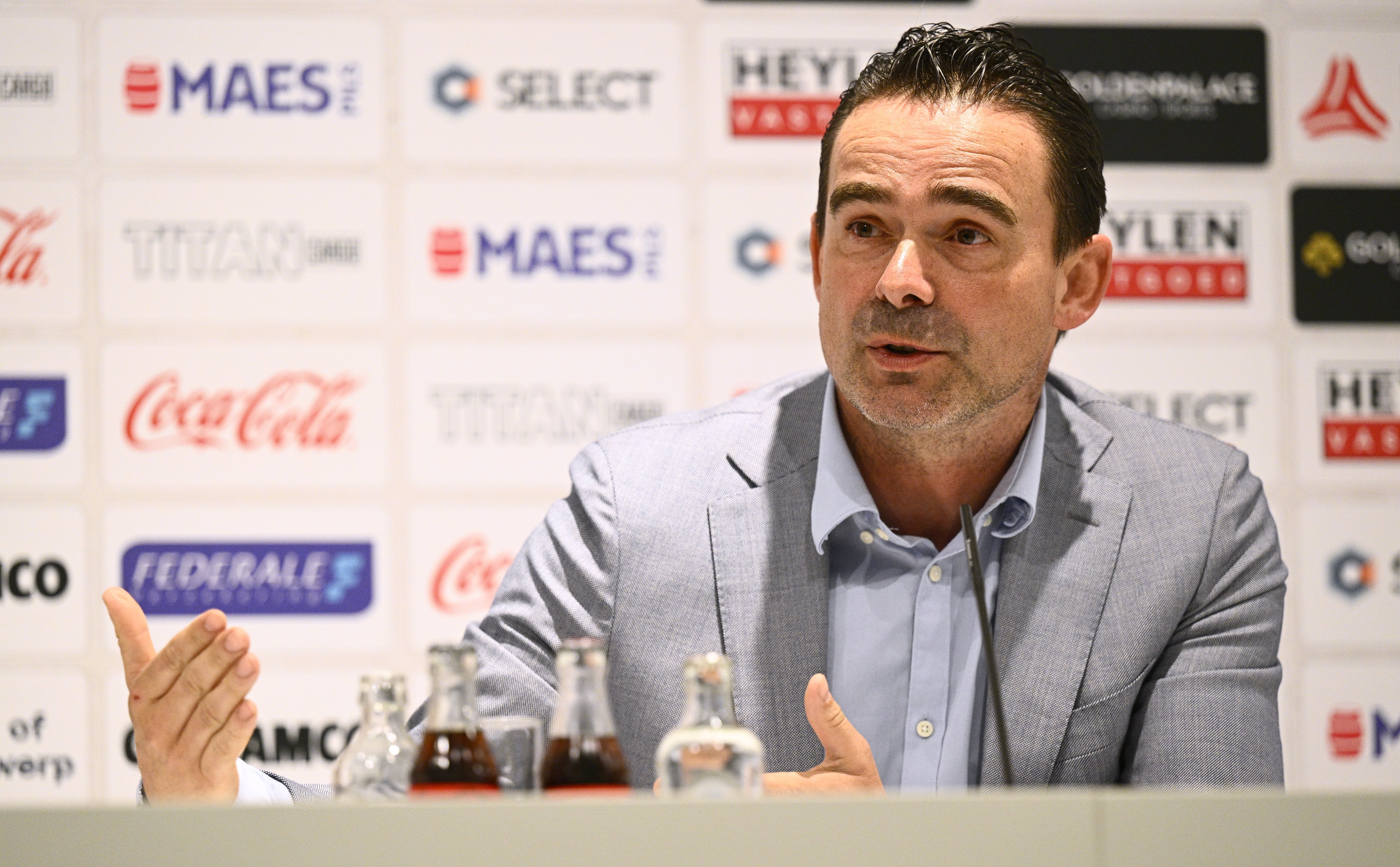 Marc Overmars bij zijn presentatie bij Antwerp FC