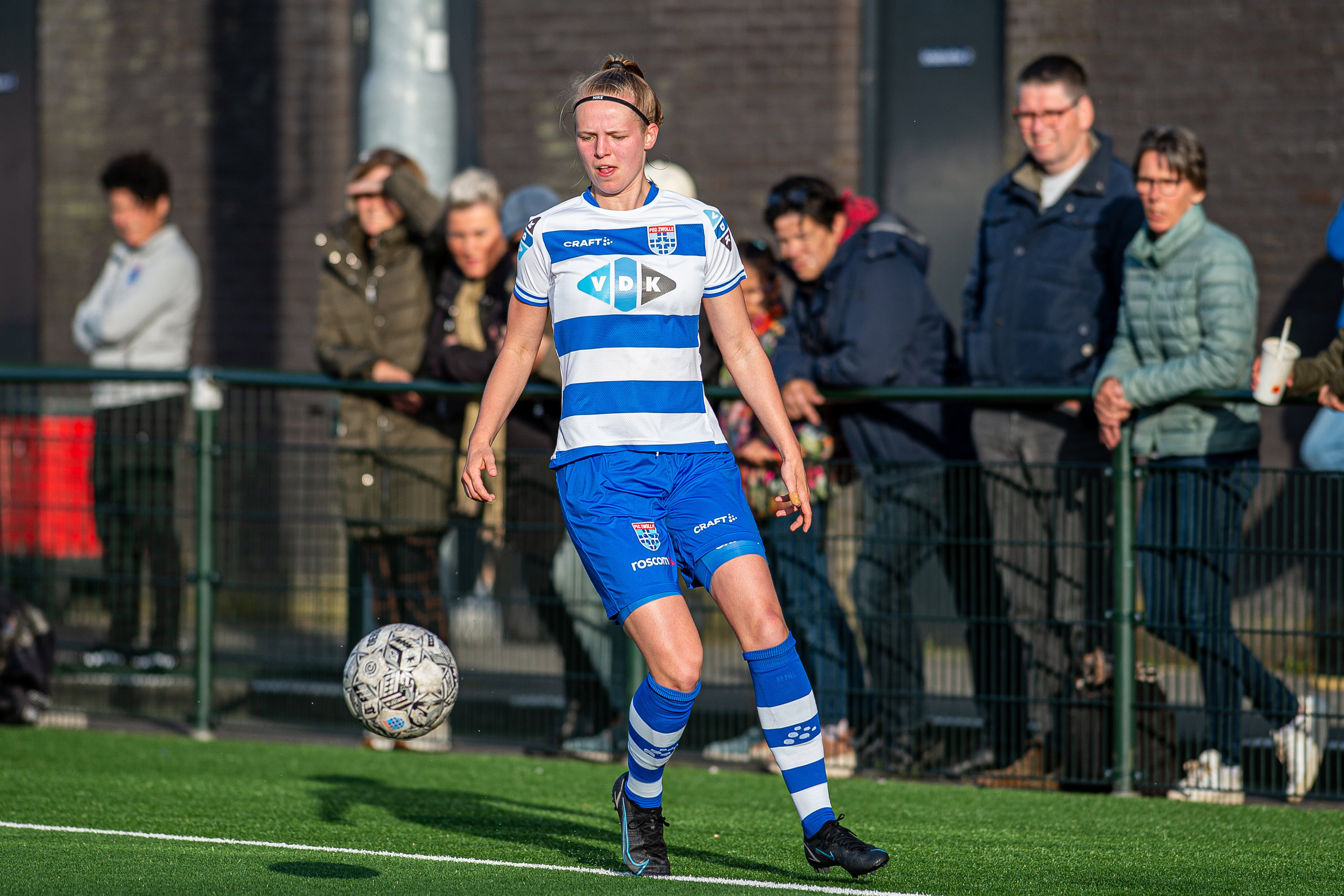 Marushka van Olst in het shirt van PEC Zwolle