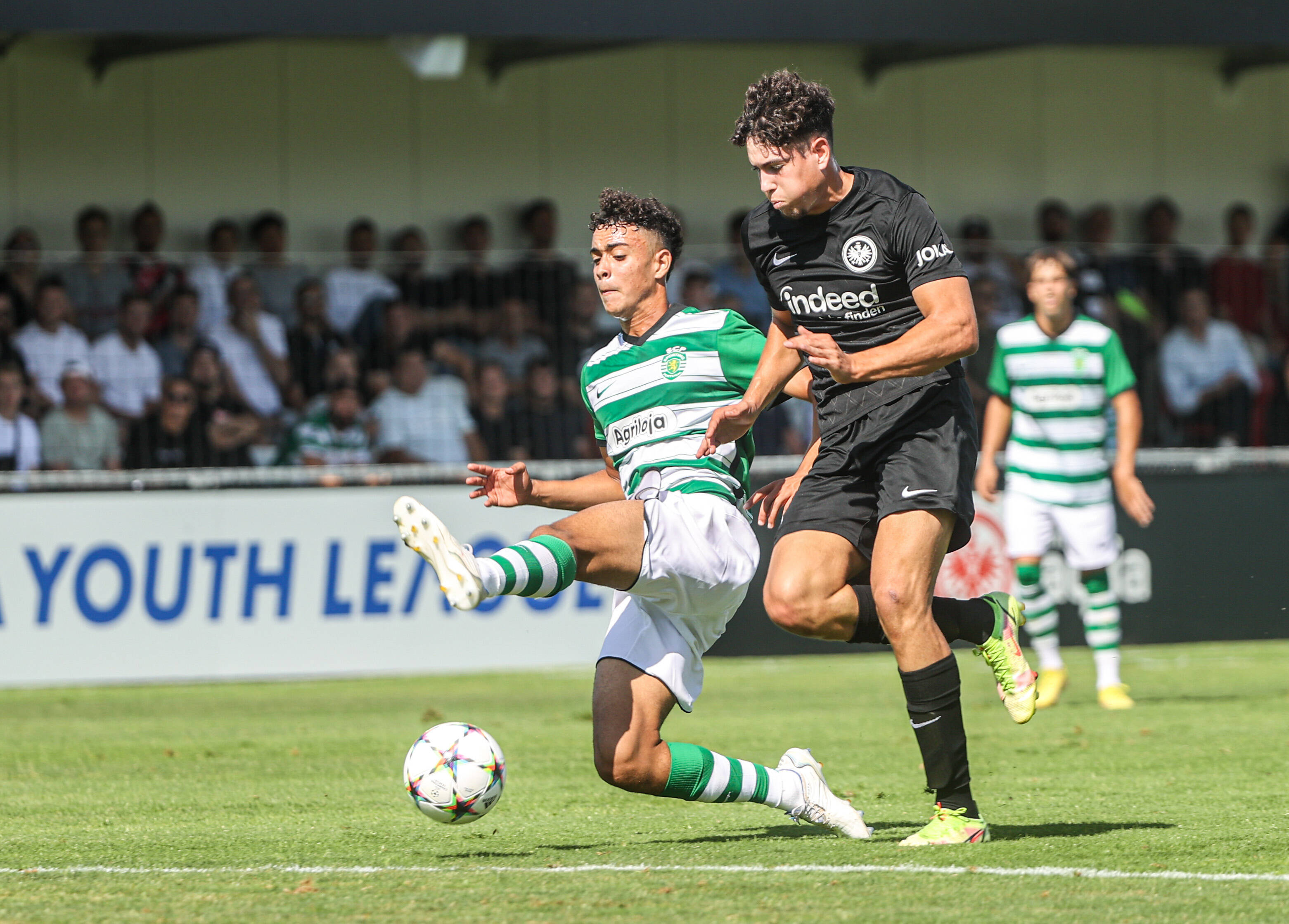 João Muniz in actie namens Sporting CP in de Youth League