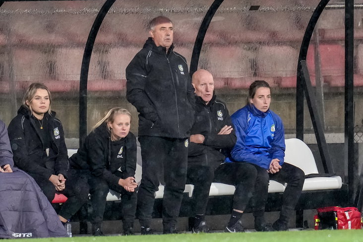 De staf van Fortuna Sittard, met Roger Reijners als hoofdtrainer