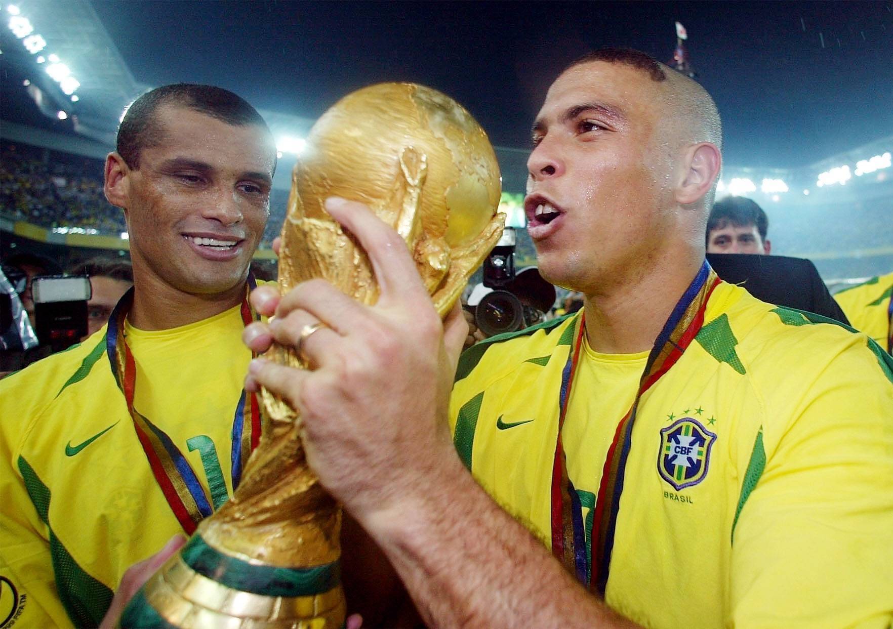 Rivaldo en Ronaldo met de Wereldbeker