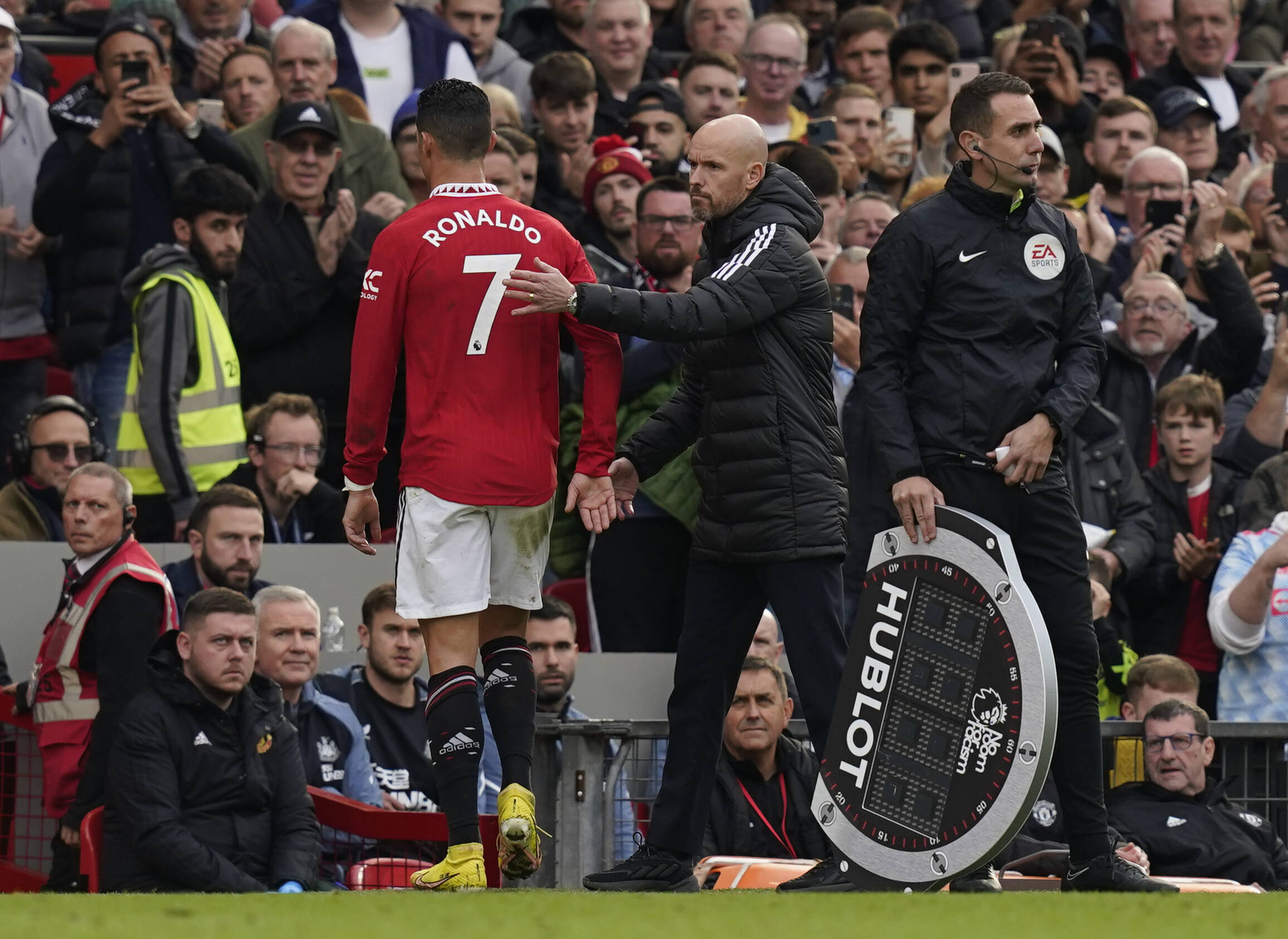 Cristiano Ronaldo wordt gewisseld door Erik ten Hag