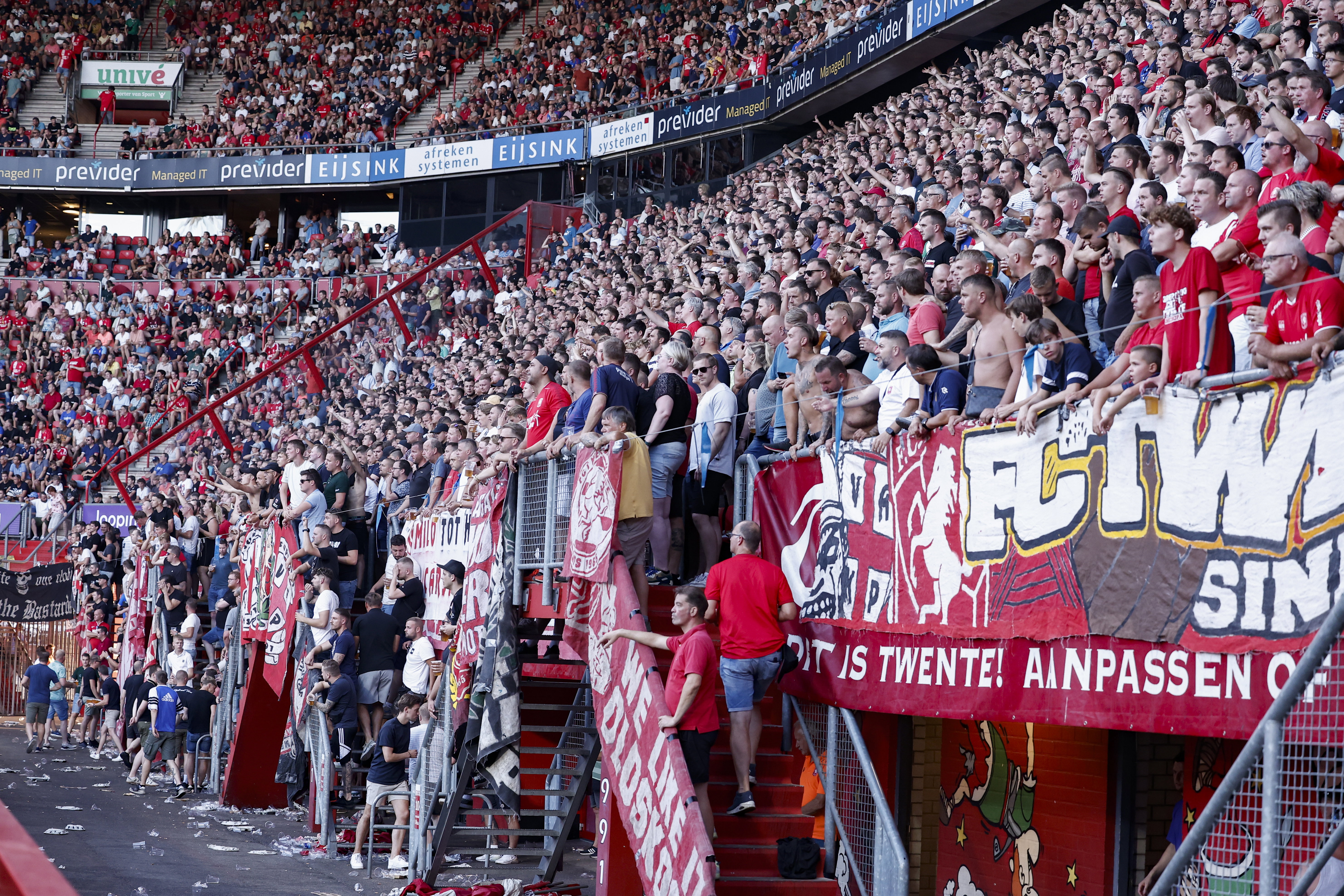 De gracht in De Grolsch Veste