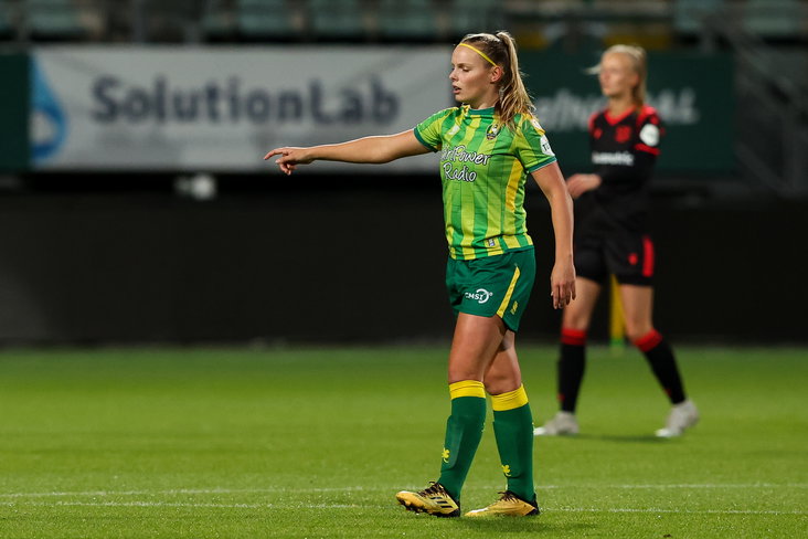 Jaimy Ravensbergen in het shirt van ADO Den Haag