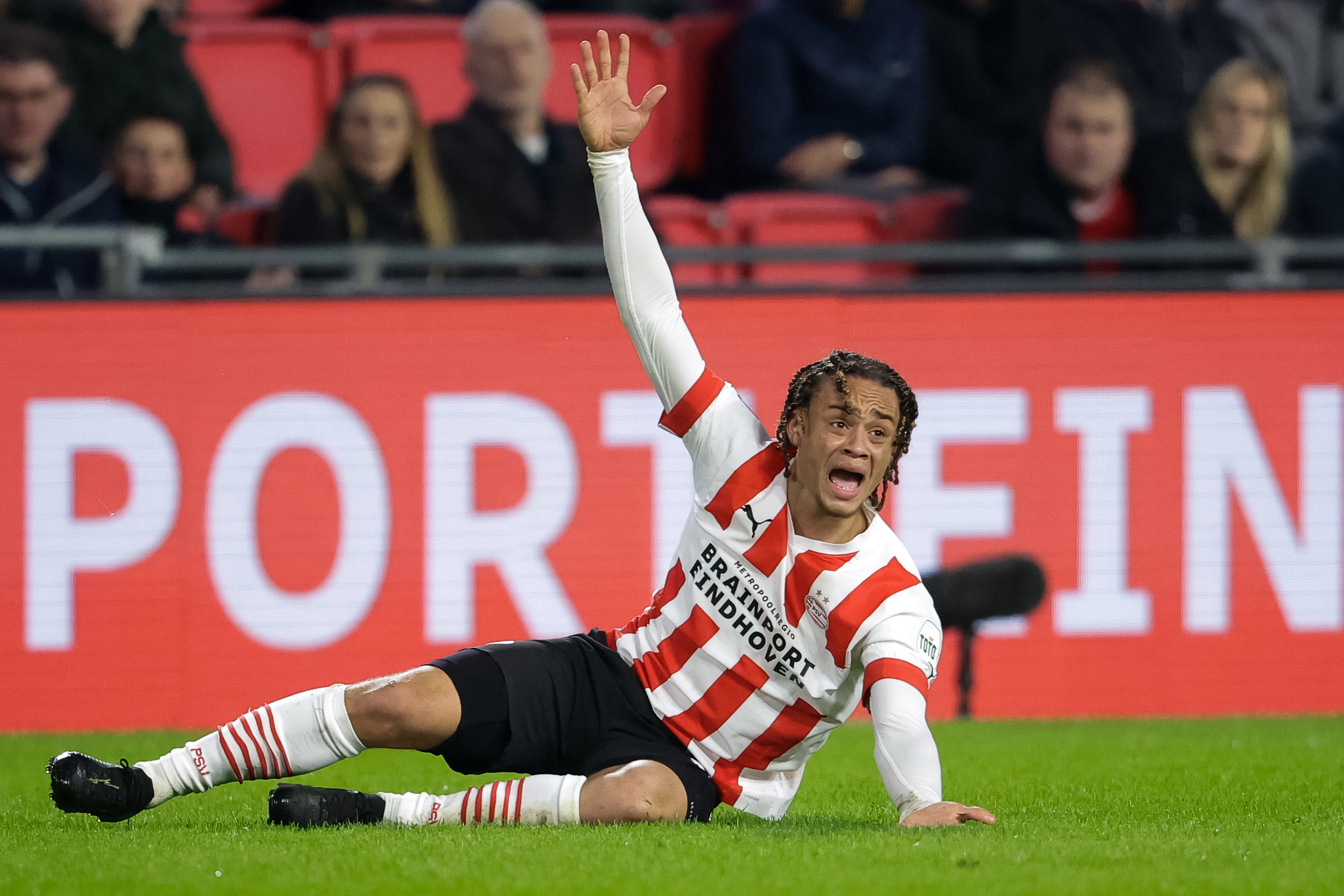 Xavi Simons op het gras