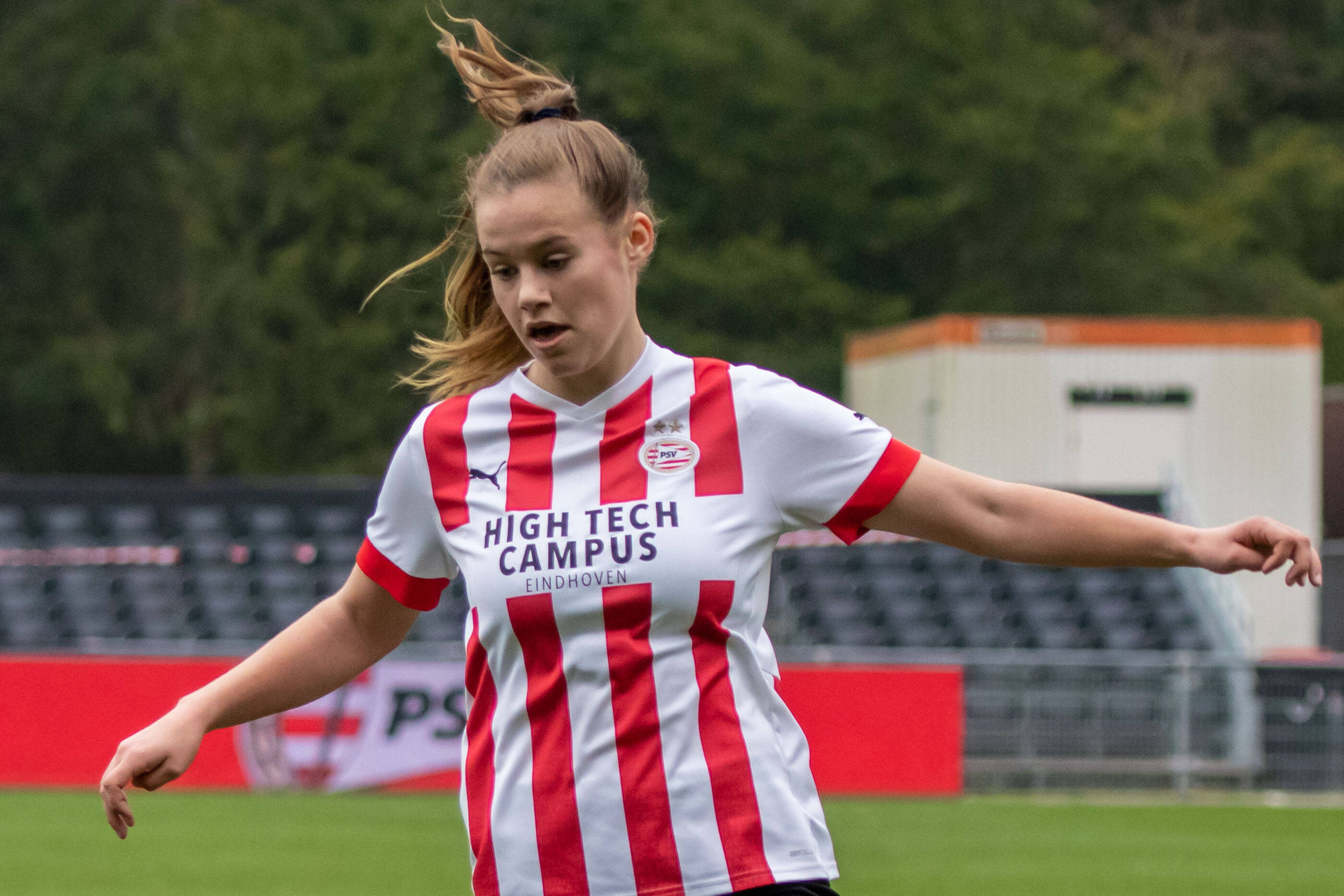 Aniek Janssen in actie namens Jong PSV