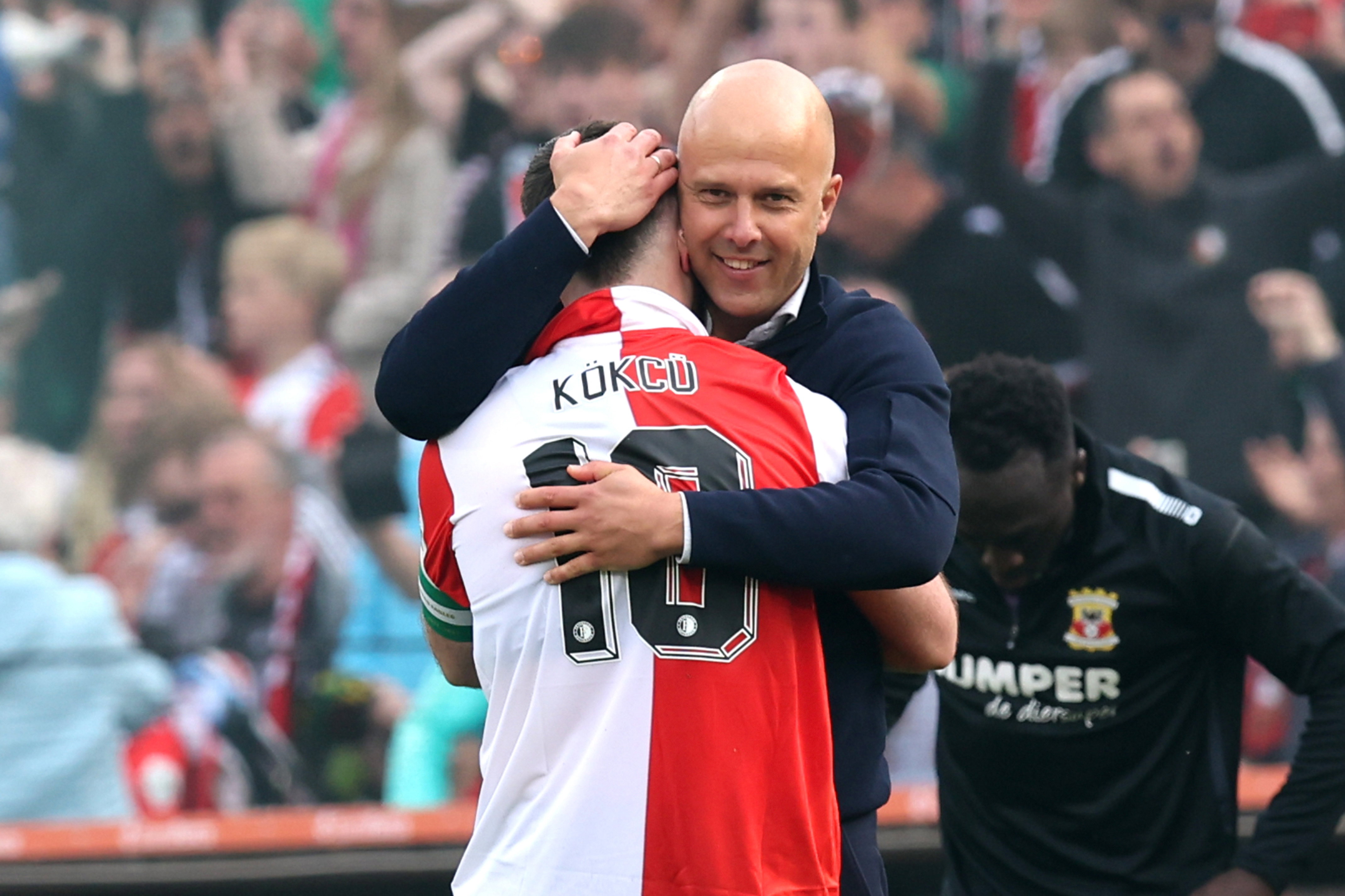Arne Slot met Orkun Kökcü