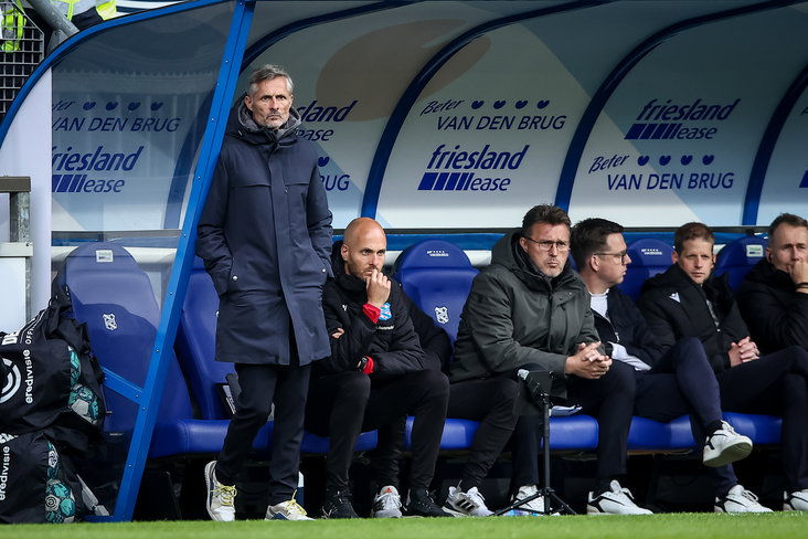 Kees van Wonderen op de bank tegen FC Twente