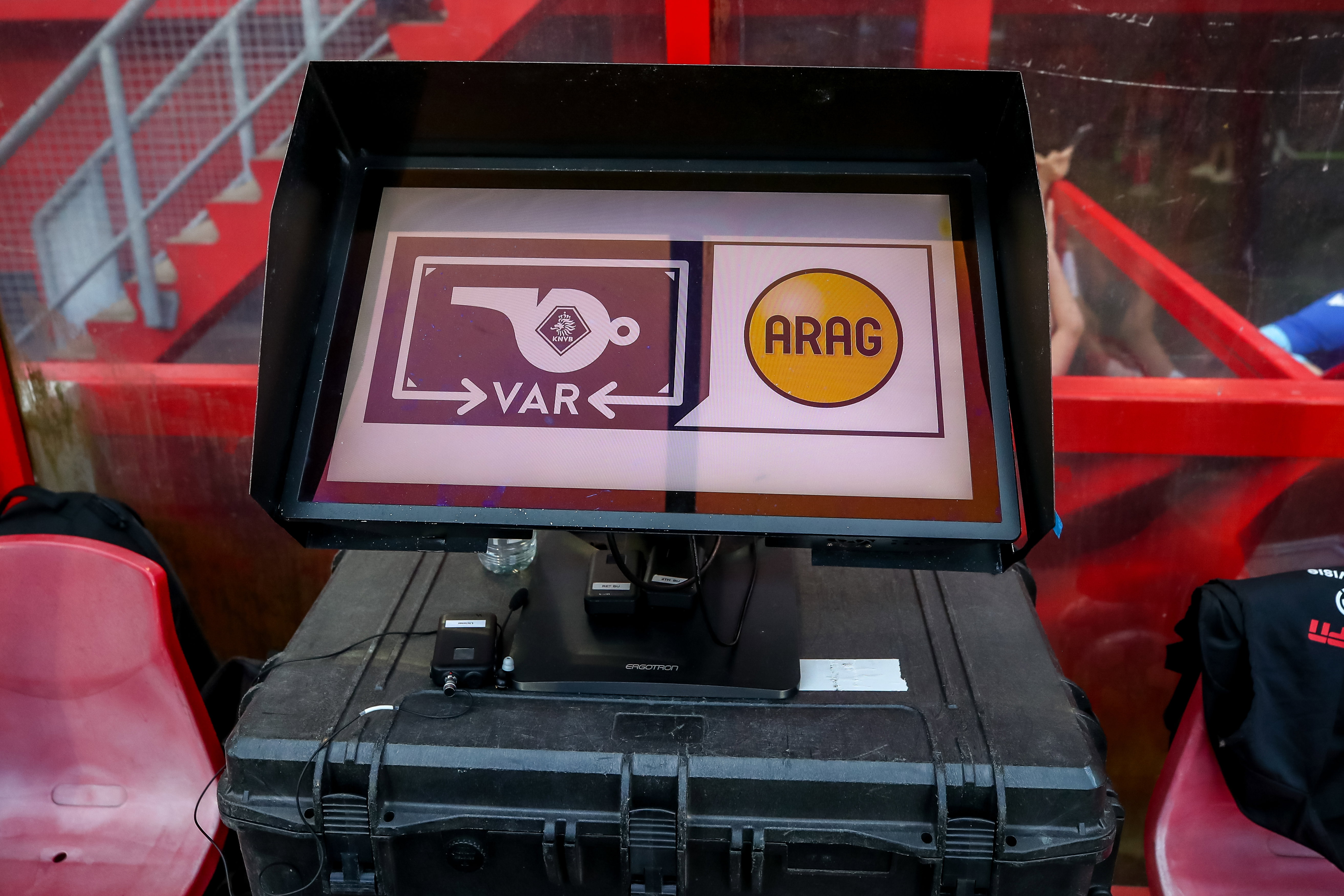 De VAR bij een wedstrijd van FC Twente
