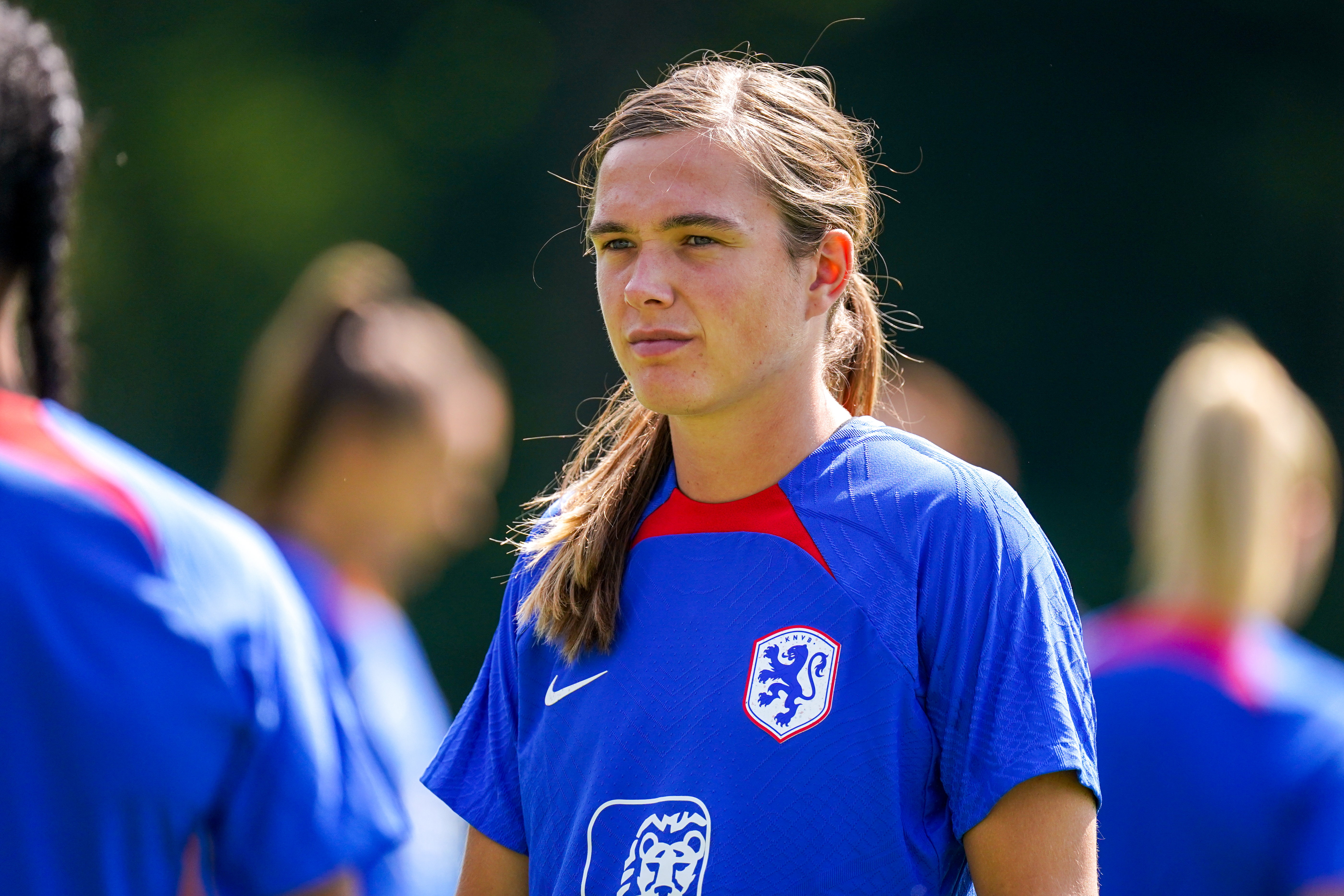 Alieke Tuin op de training van de OranjeLeeuwinnen