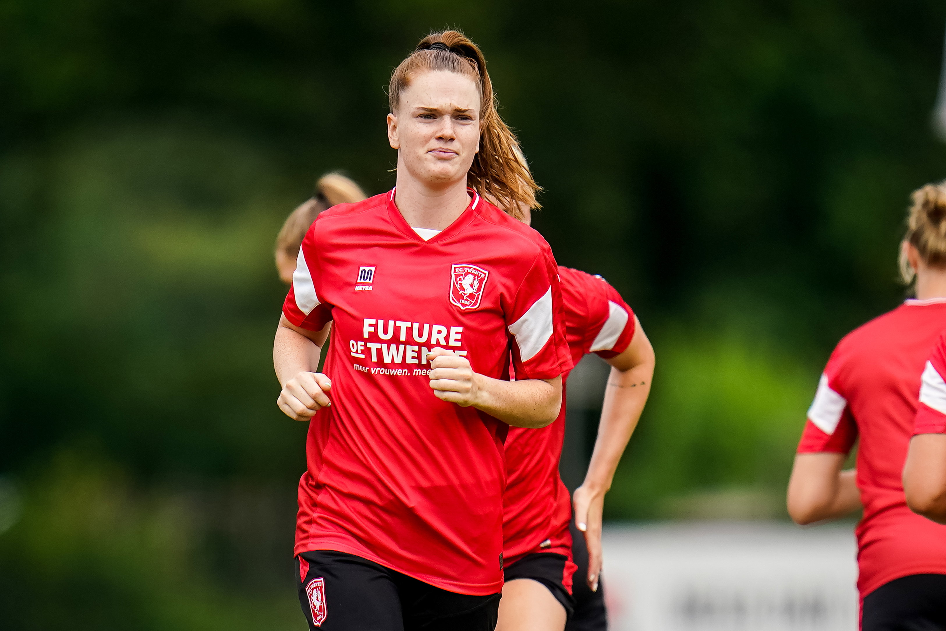 Liz Rijsbergen op de training van FC Twente