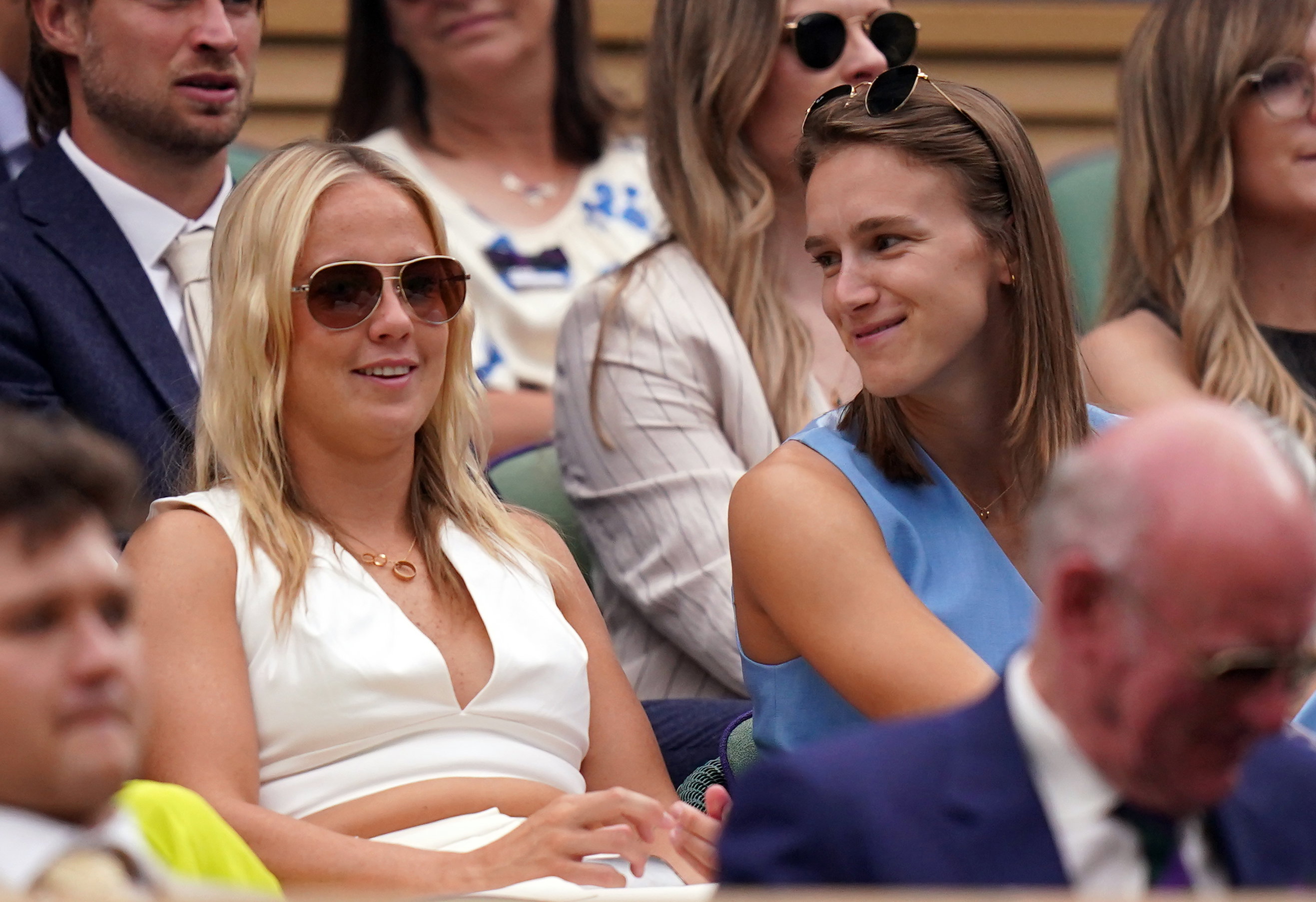 Beth Mead en Vivianne Miedema