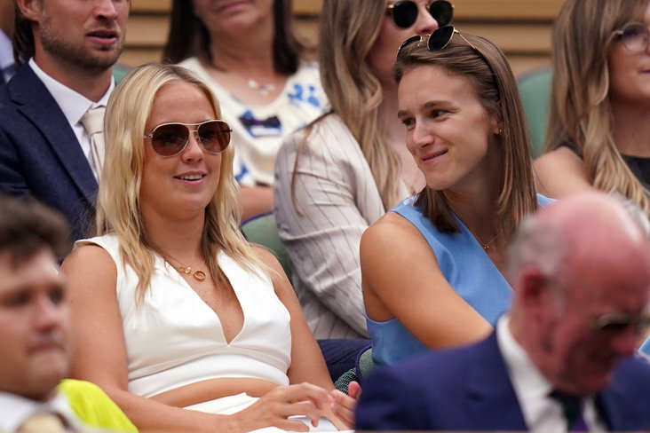 Beth Mead en Vivianne Miedema