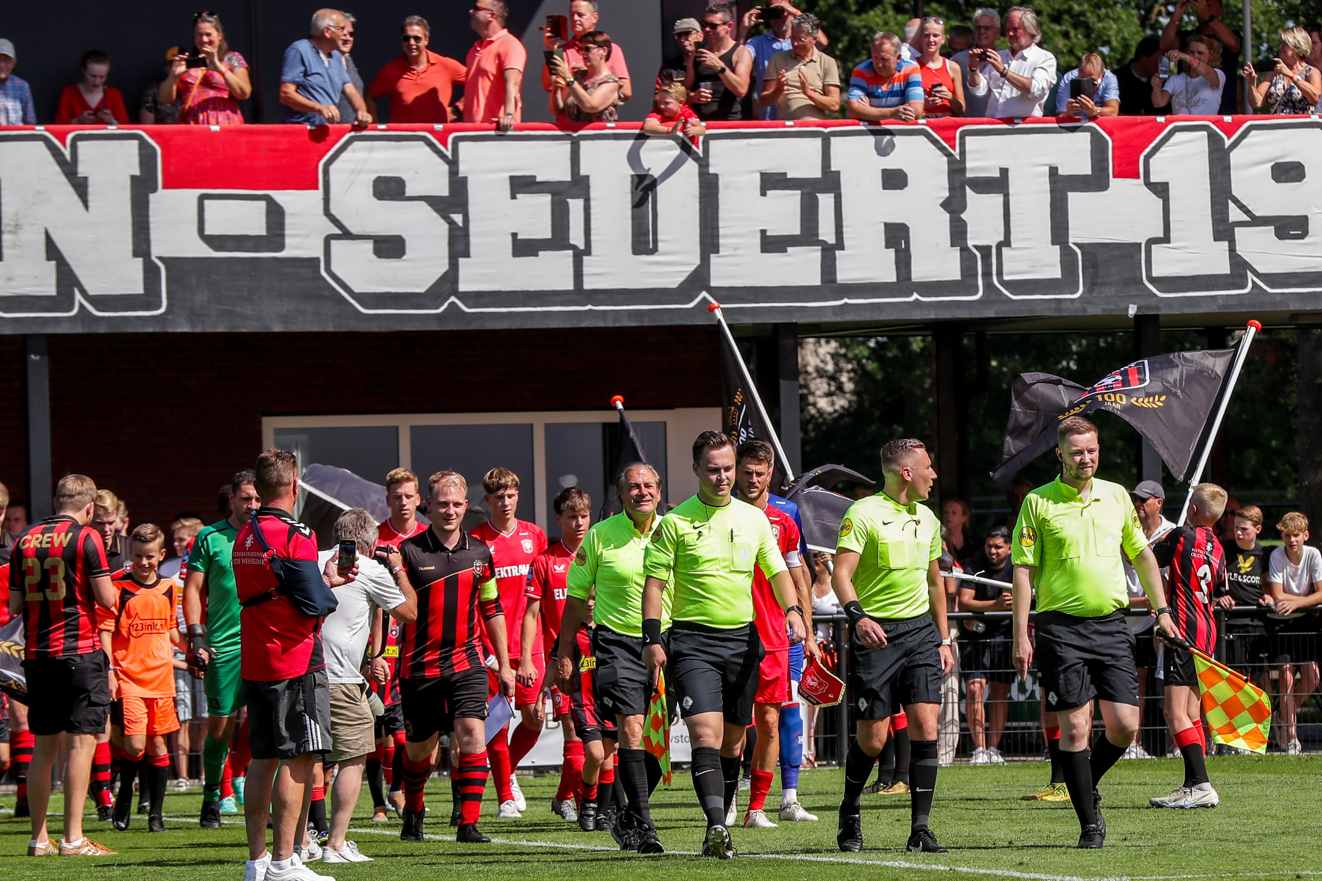 De opkomst bij Rood Zwart - FC Twente