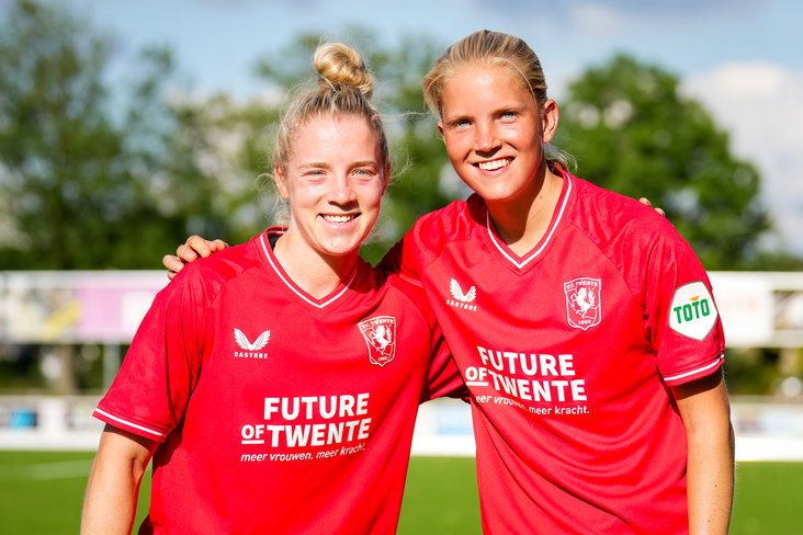 Elena Dhont en Jill Diekman bij FC Twente
