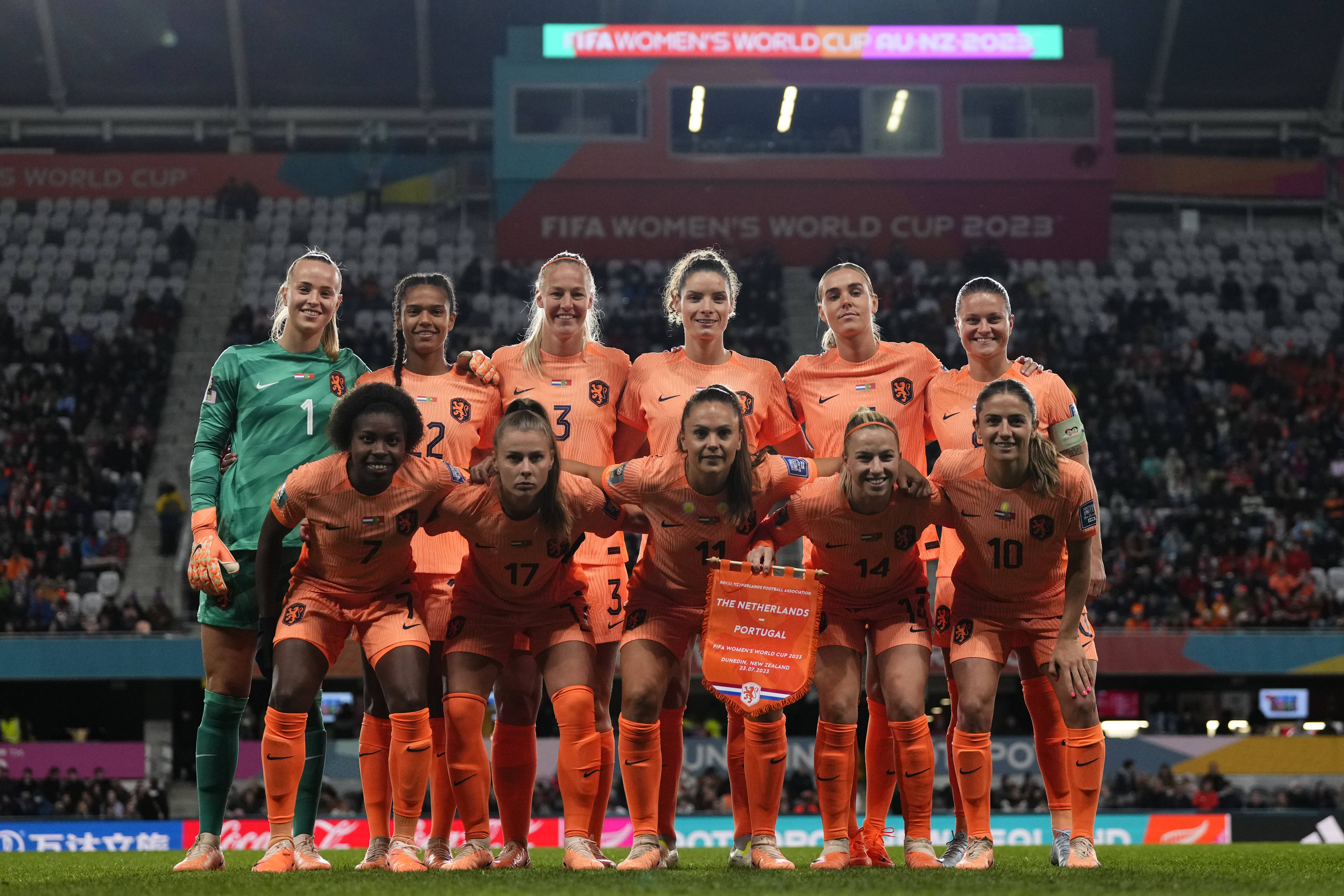 De OranjeLeeuwinnen voorafgaand aan de eerste WK-wedstrijd