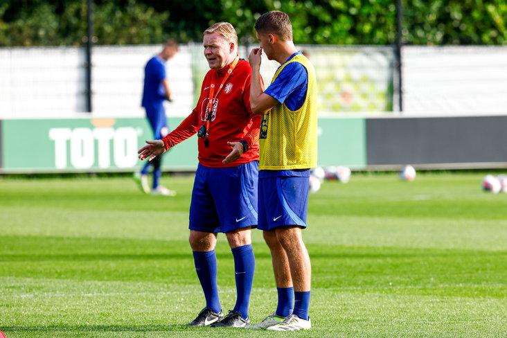 Ronald Koeman en Joey Veerman