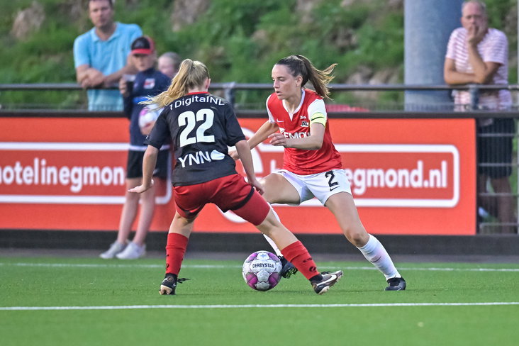 Ginia Caprino (AZ) en Chelsea Homan (Excelsior)