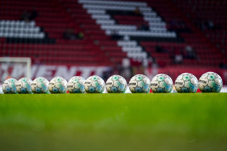 Meerdere ballen op het veld