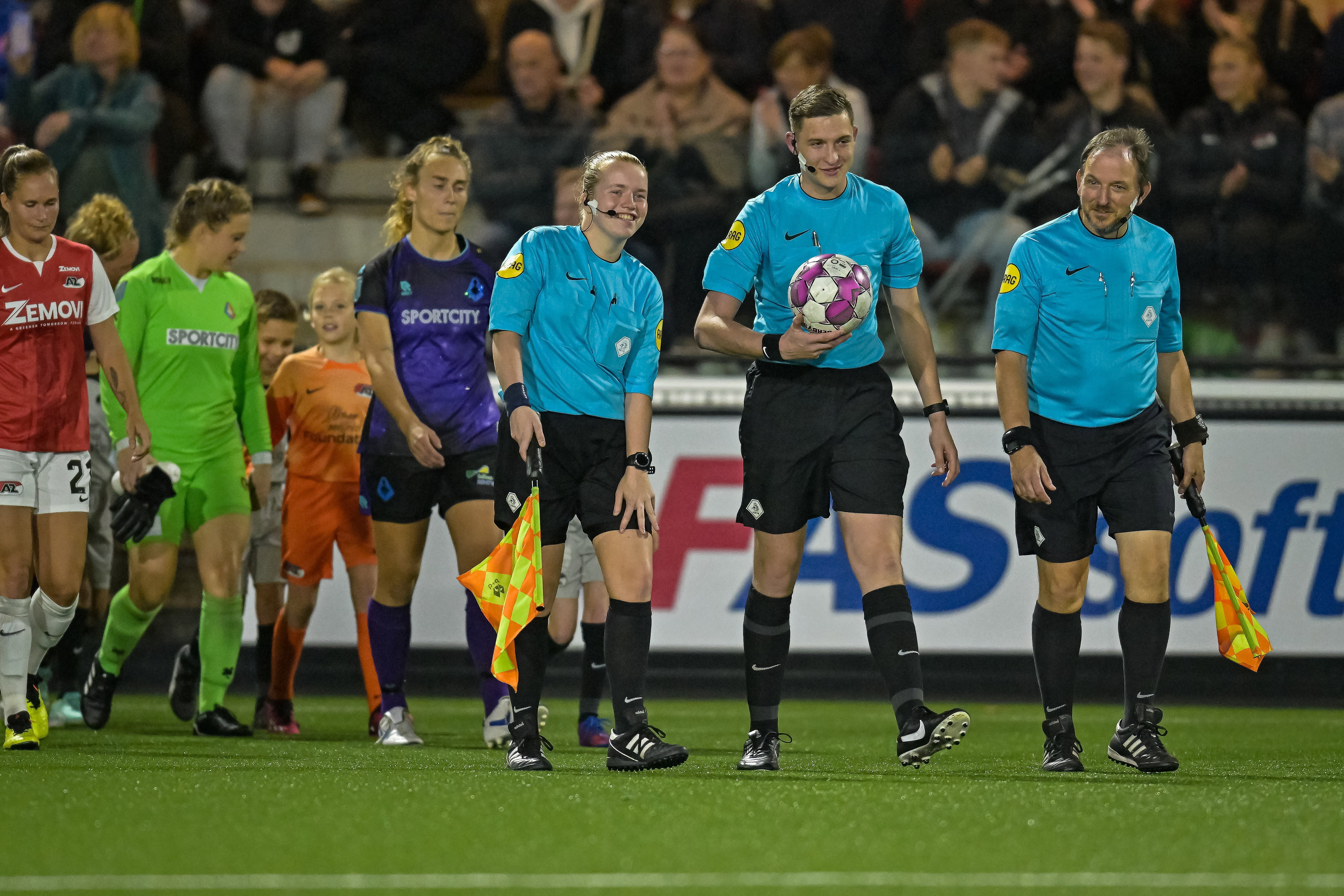 Merel Verkerk bij het duel tussen AZ en Telstar
