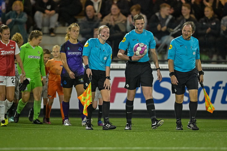 Merel Verkerk bij het duel tussen AZ en Telstar