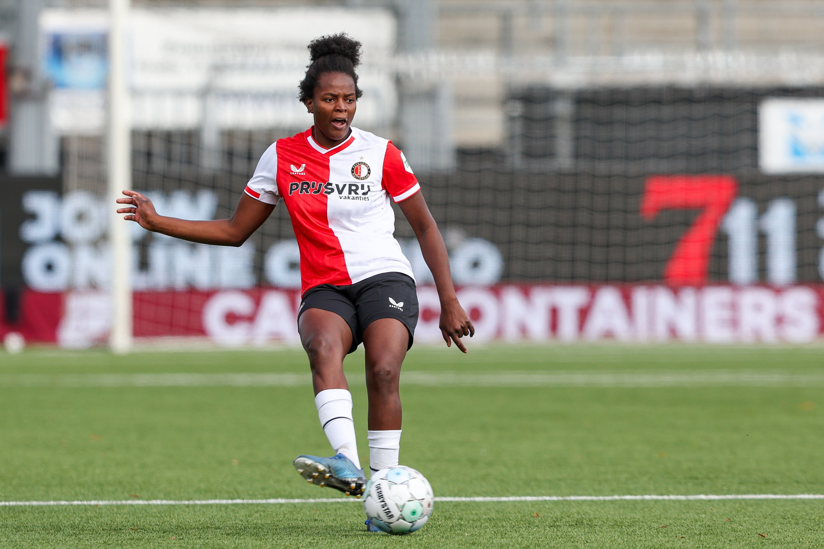 Danique Ypema in actie namens Feyenoord
