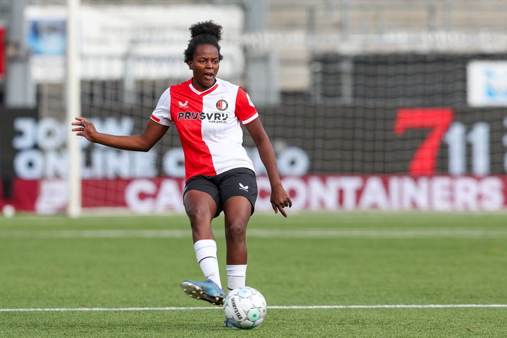Danique Ypema in actie namens Feyenoord
