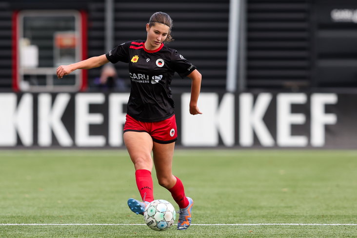 Jikke de Raaff in actie namens Excelsior