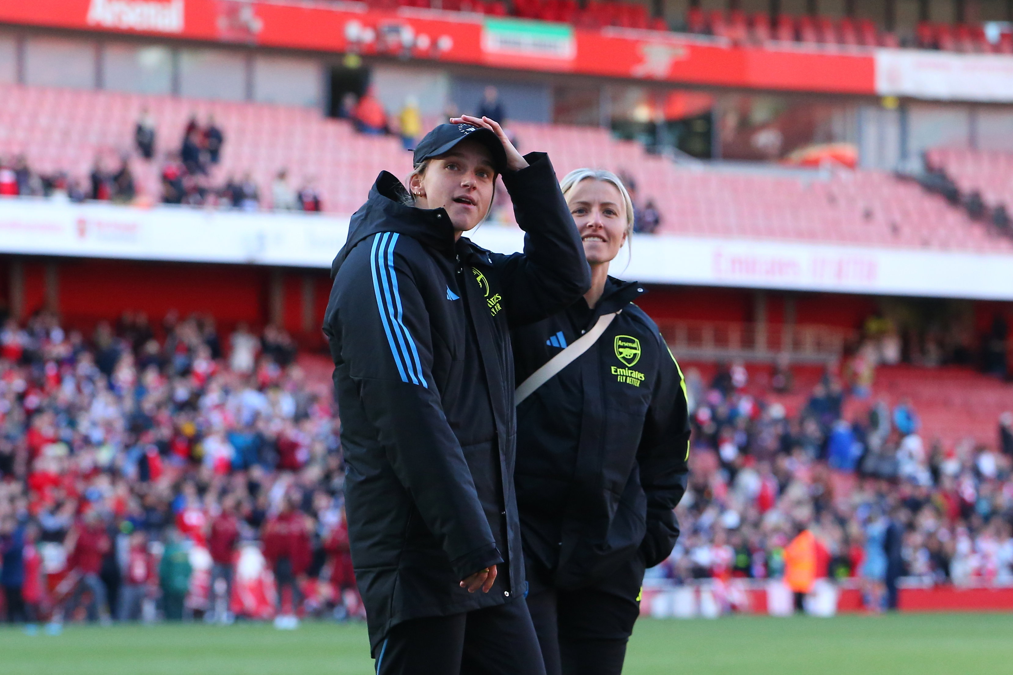 Vivianne Miedema en Leah Williamson