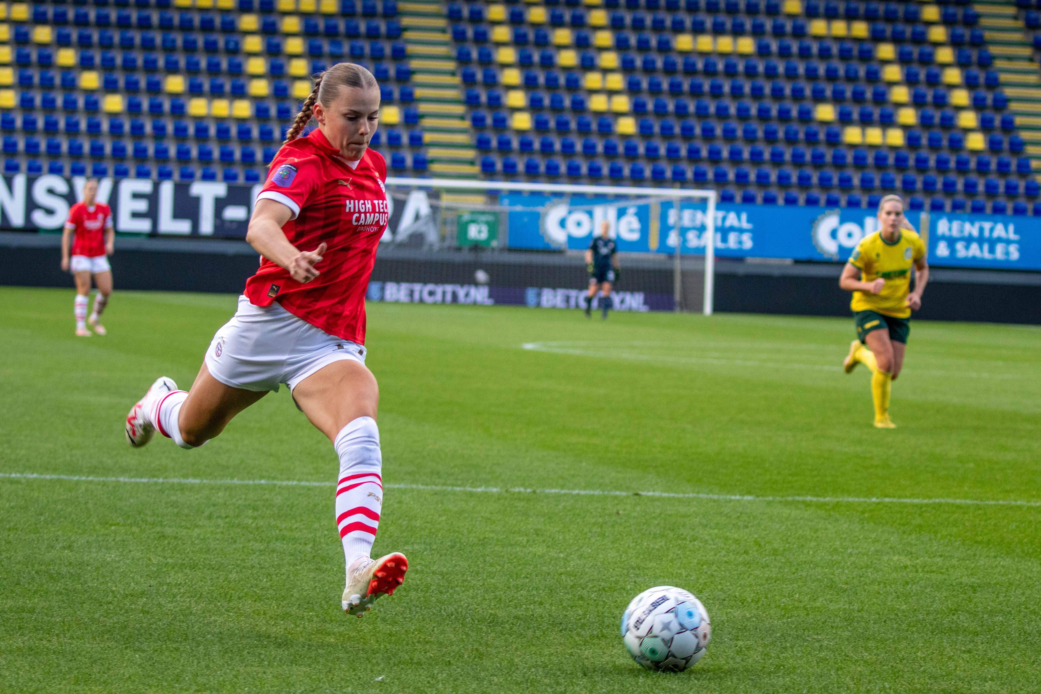 Fleur Stoit in actie namens PSV
