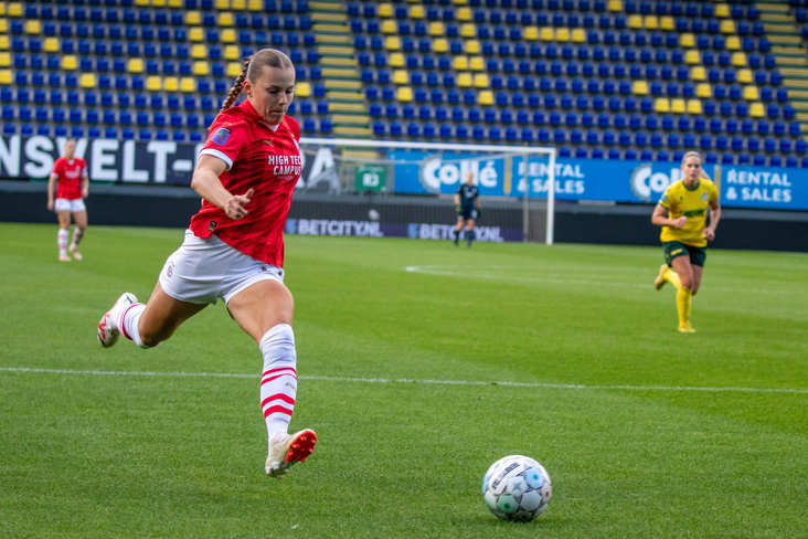 Fleur Stoit in actie namens PSV