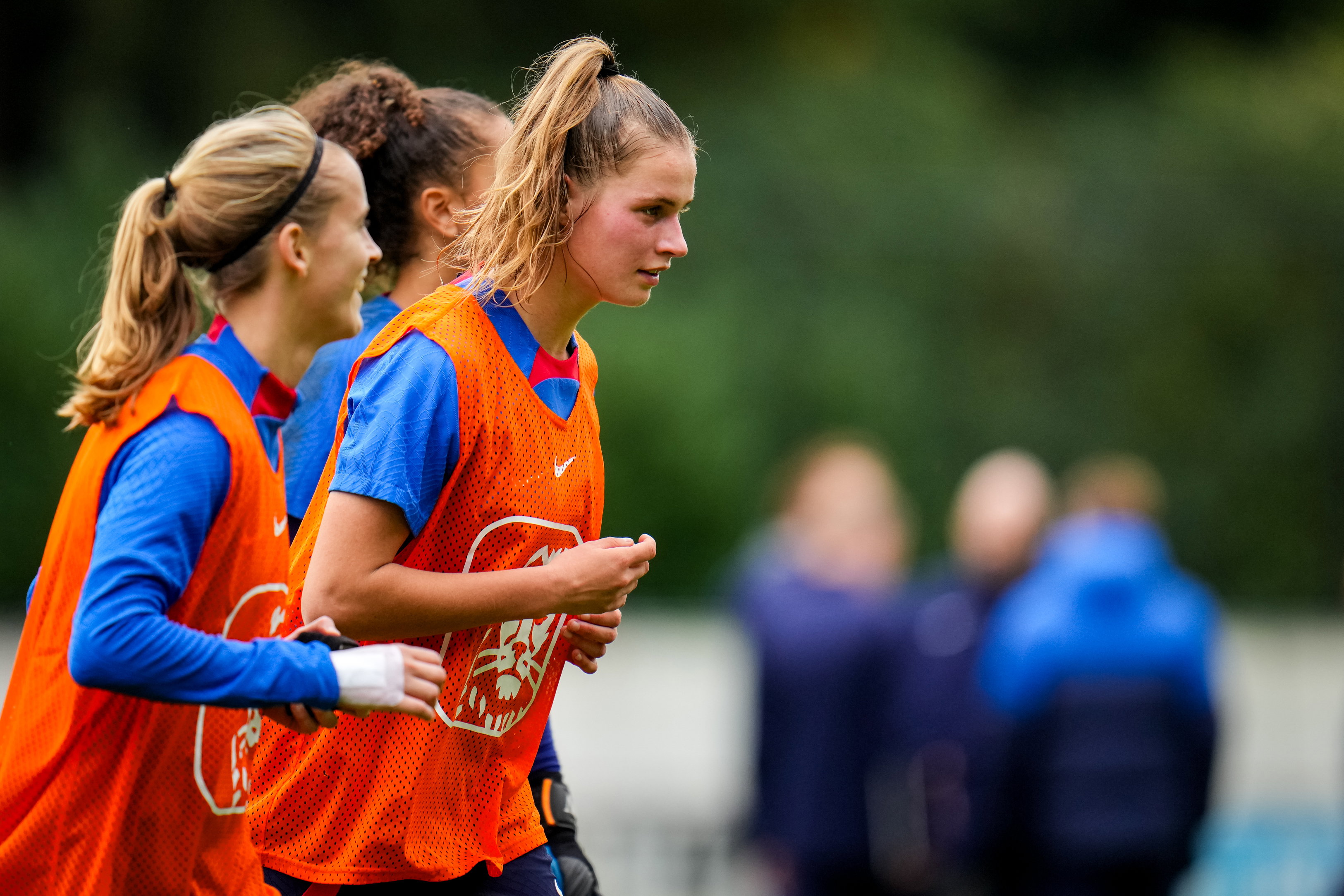 Marit Auée op de training van de OranjeLeeuwinnen