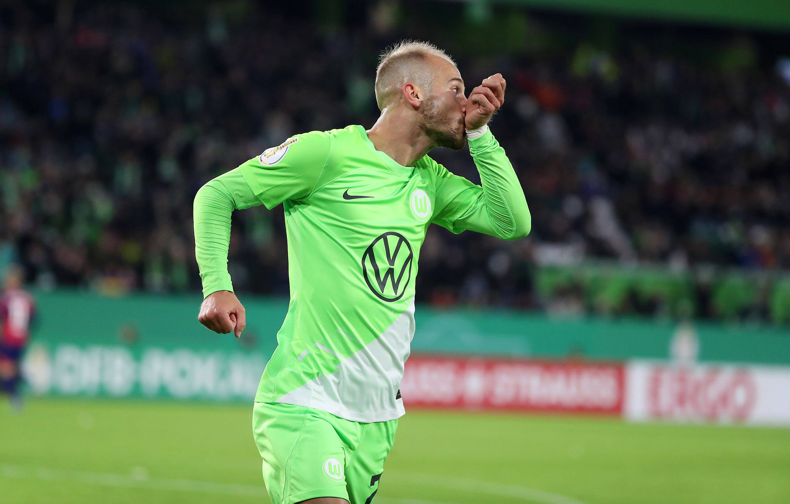 Vaclav Cerny juicht na zijn doelpunt
