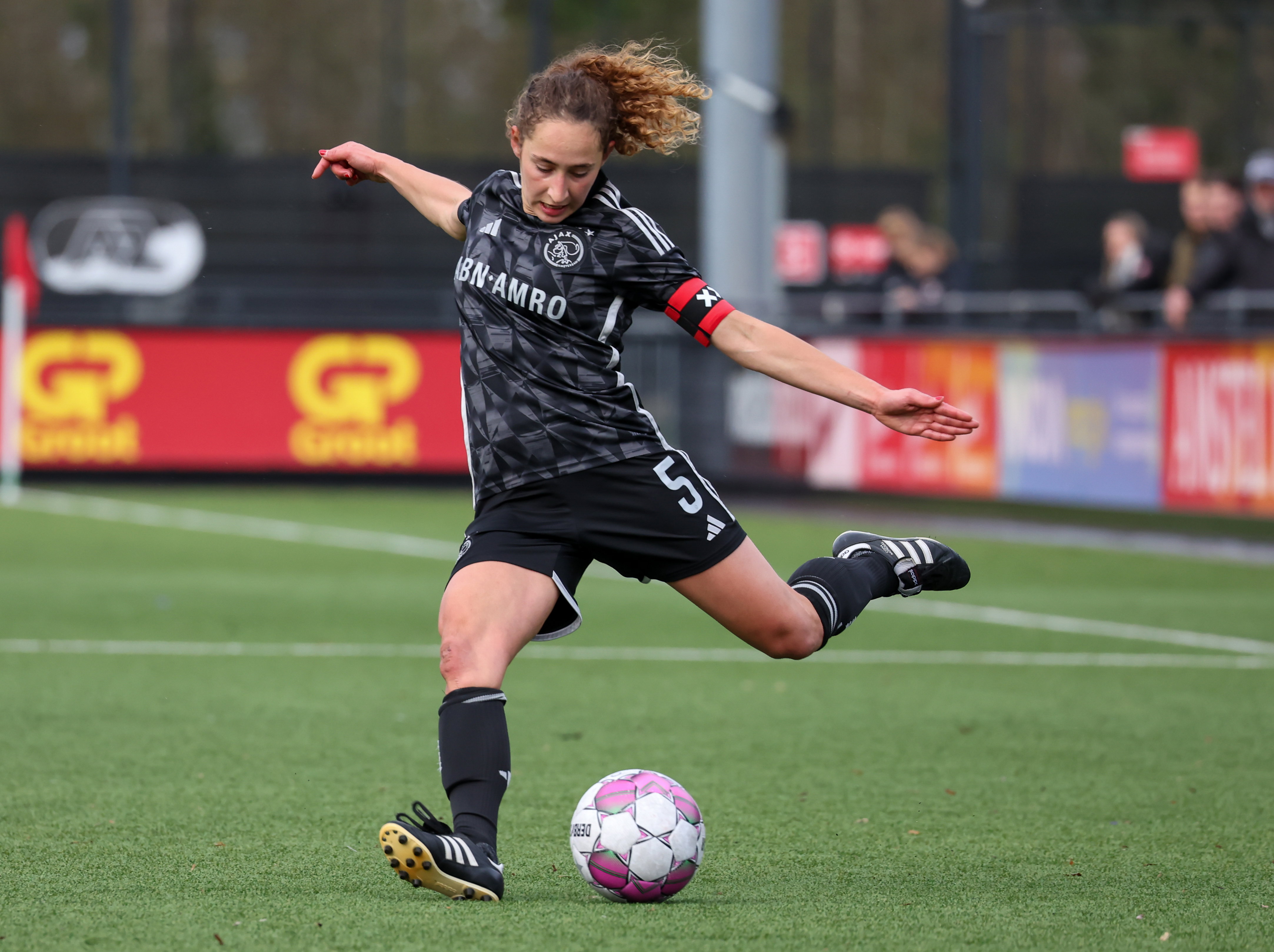 Soraya Verhoeve in actie namens Ajax
