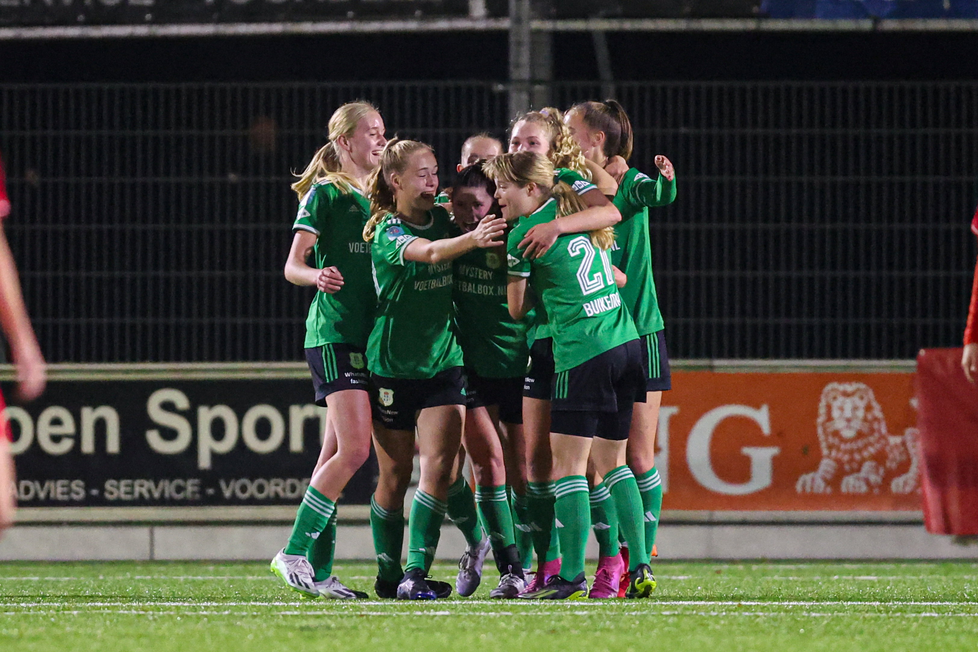 PEC Zwolle juicht na een treffer