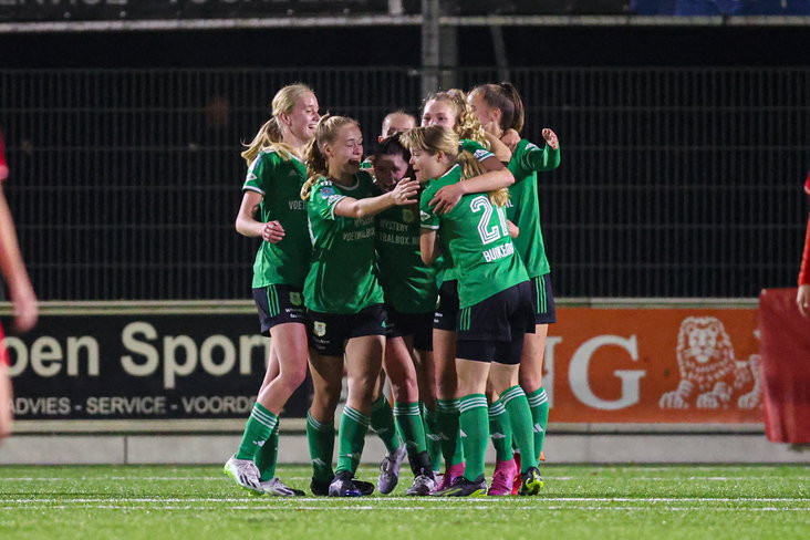 PEC Zwolle juicht na een treffer